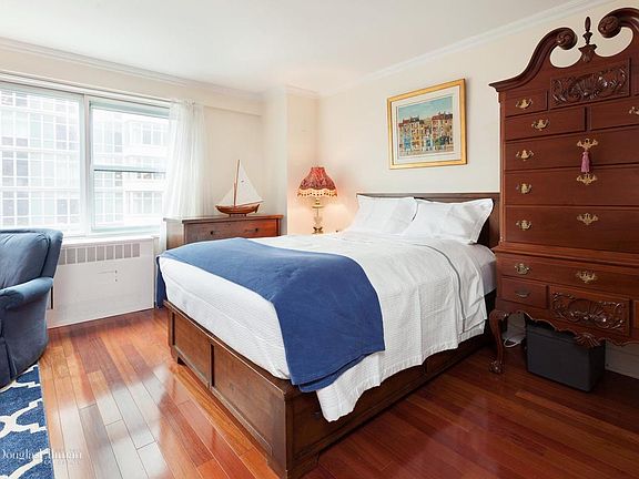 4th image of 963 2nd Ave #5D