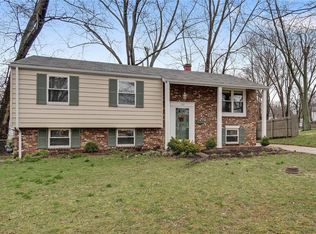 137 Maple Hill Ln, Saint Louis, MO