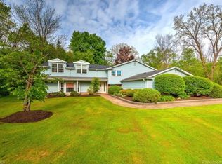 15435 Dale Rd, Chagrin Falls, OH 44022