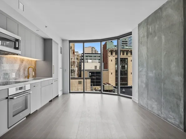 55 Lagrange St #1010, Boston, MA 02116