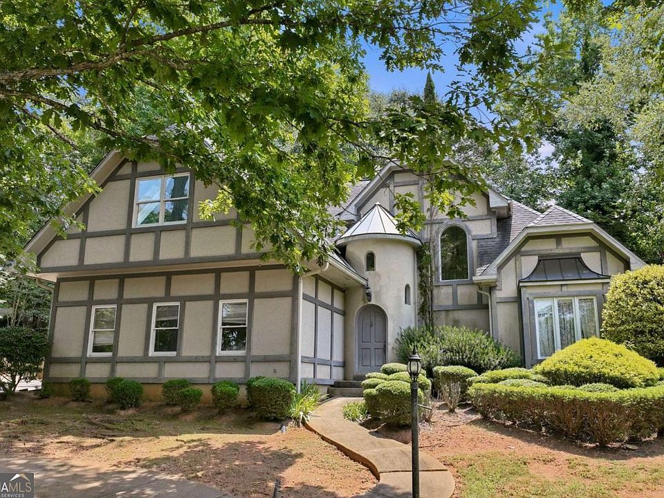 1st image of 372 Woodhaven Dr