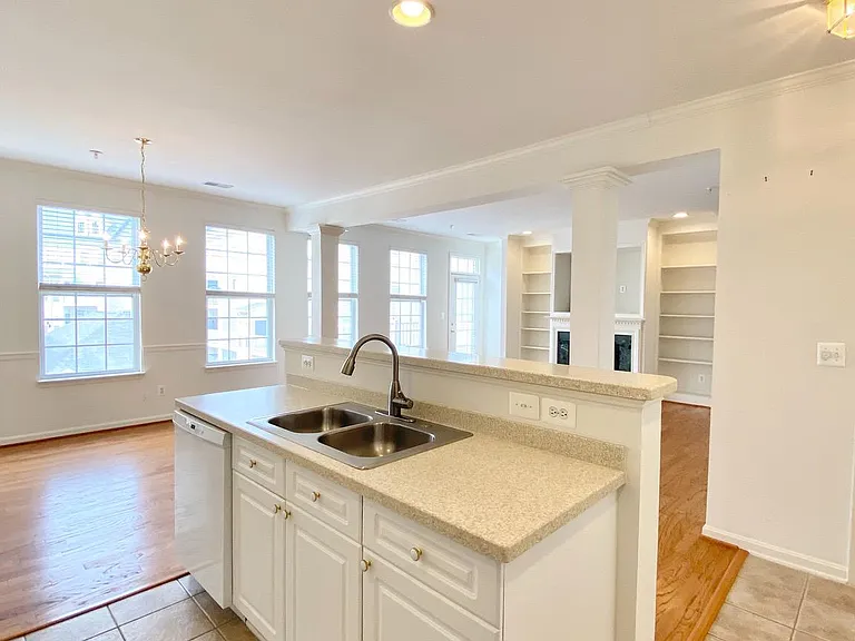 2663 Manhattan Pl #304 — Photo 30