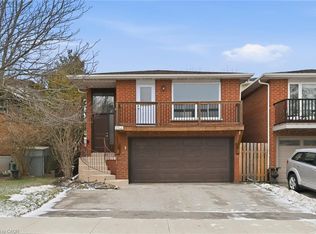 2344 Glastonbury Rd, Burlington, ON L7P 3Y3