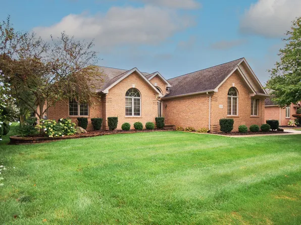 52688 Clinton Oak Ln, Shelby Township, MI 48316