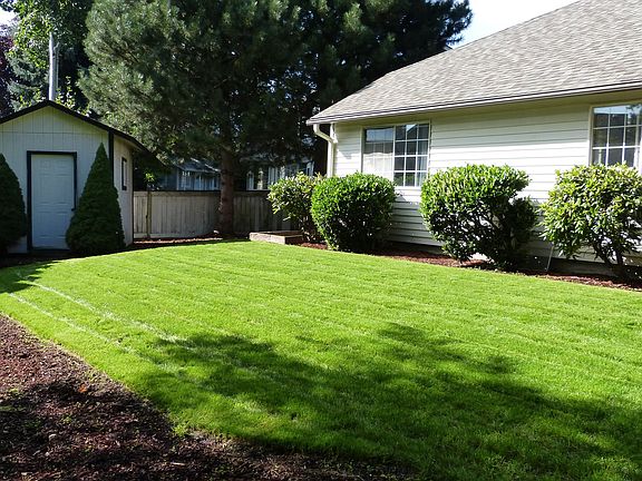 2nd image of 15717 SE Meadow Park Cir