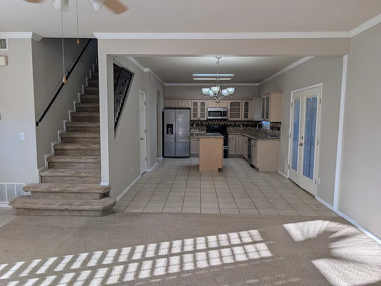 805 Bonnie Ct — Photo 5
