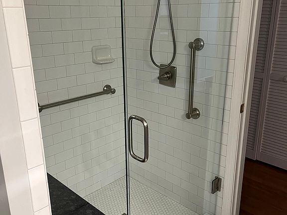 5th image of 3102 Lake Village Dr
