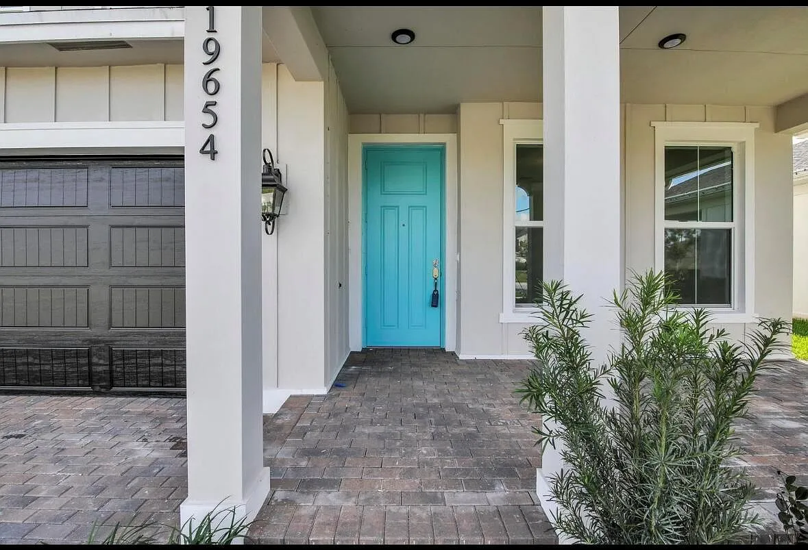 3 bed, 2.5 bath, 2384 sqft, $3,950 — Photo 2