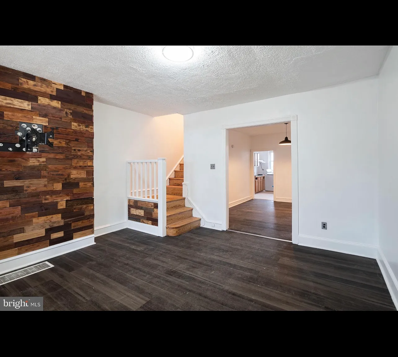 6018 N Lambert St — Photo 2
