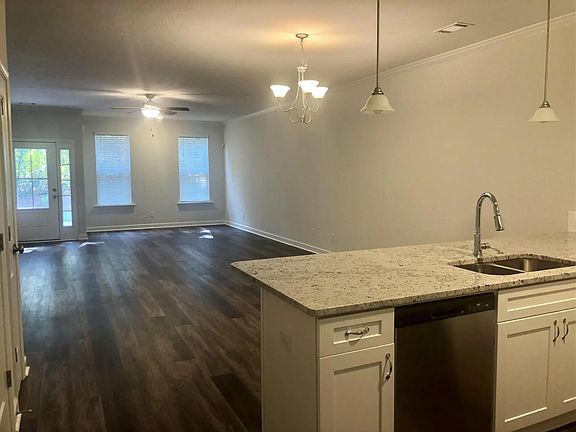 3rd image of 3020 Stanhope Dr