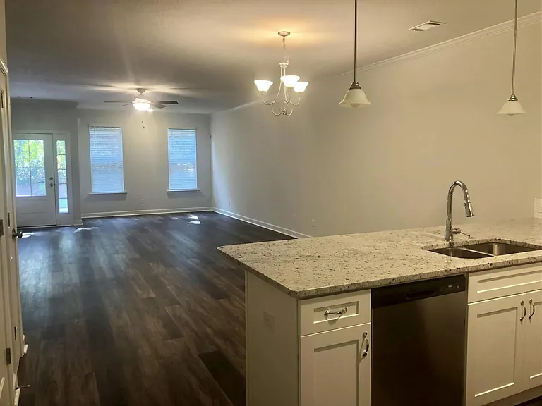 3020 Stanhope Dr — Photo 3
