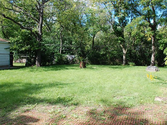 2nd image of 908 Stratford Ln