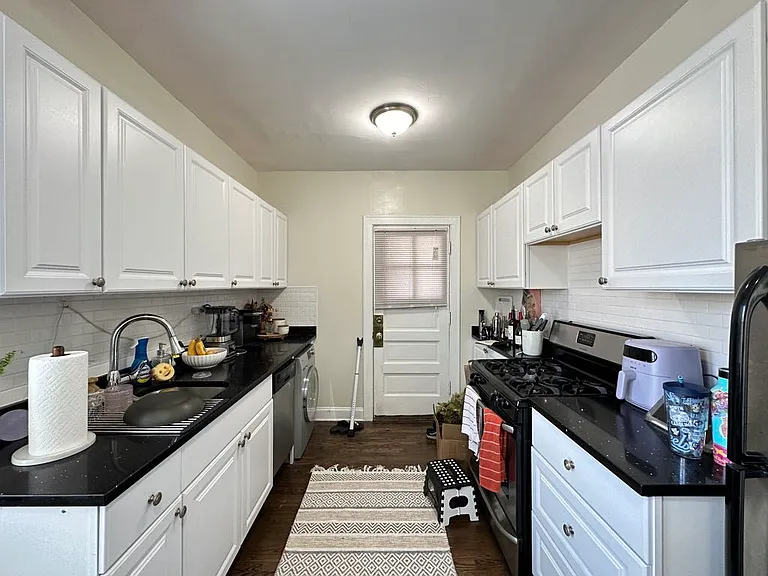 3819.5 N Greenview Ave #W4 — Photo 2