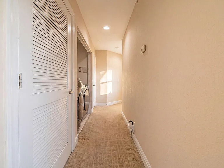 261 SW 6th Pl — Photo 13