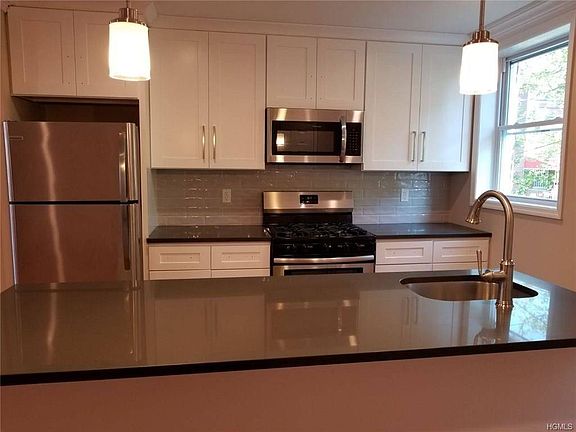 3rd image of 1106 Burke Ave