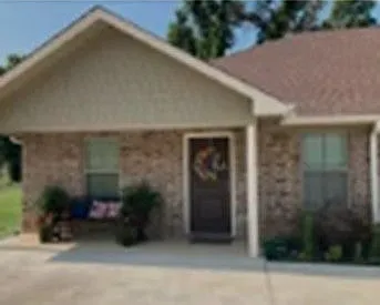 3 bed, 2.0 bath, 1275 sqft, $1,595 — Photo 1