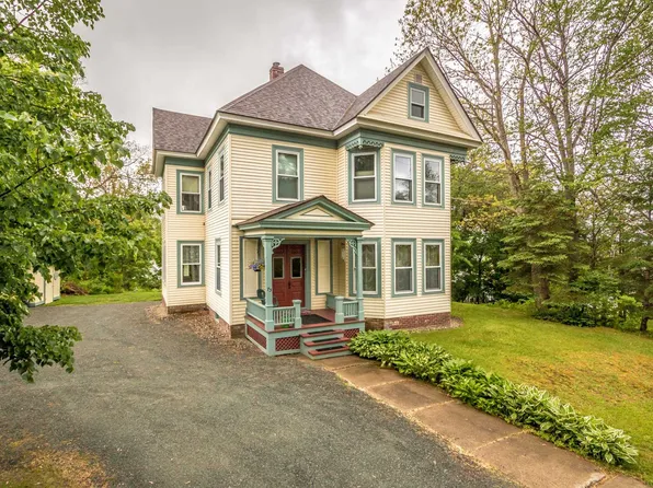 73 Bunker Hill Street, Lancaster, NH 03584