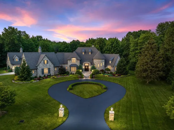 9216 Timberlake Dr, Lambertville, MI 48144