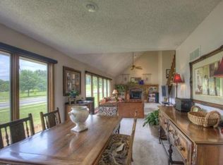 192 NE Beechwood Ct, Lees Summit, MO 64064