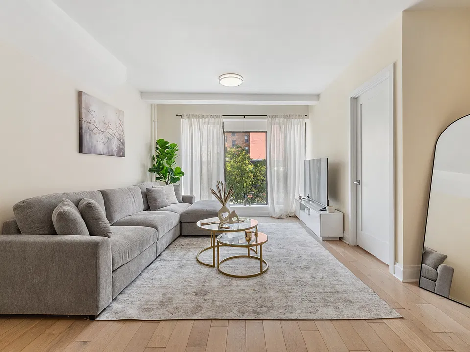 387 6th Ave #2