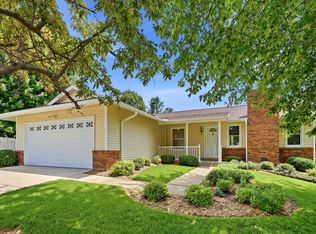 4625 Fillmore Ln, Davenport, IA 52806