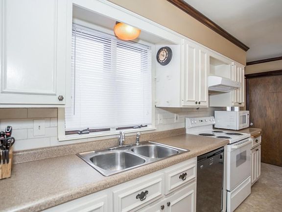 3rd image of 2616 37th Ave S