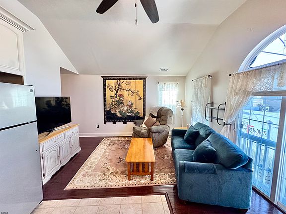 3rd image of 952 Asbury Ave #2