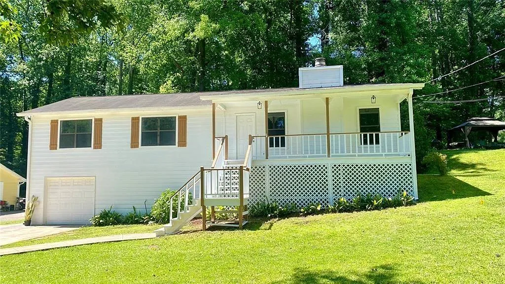 3 bed, 2.0 bath, 1296 sqft, $2,000 — Photo 1