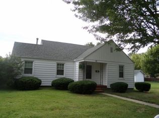 10 NW 4th St, Casey, IL 62420