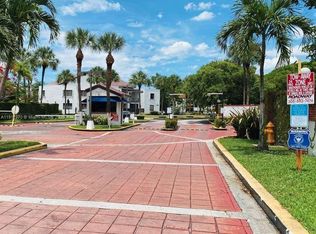 9433 Fontainebleau Blvd APT 212, Miami, FL 33172