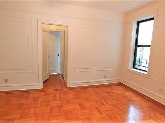 2nd image of 2805 33rd St APT 4A