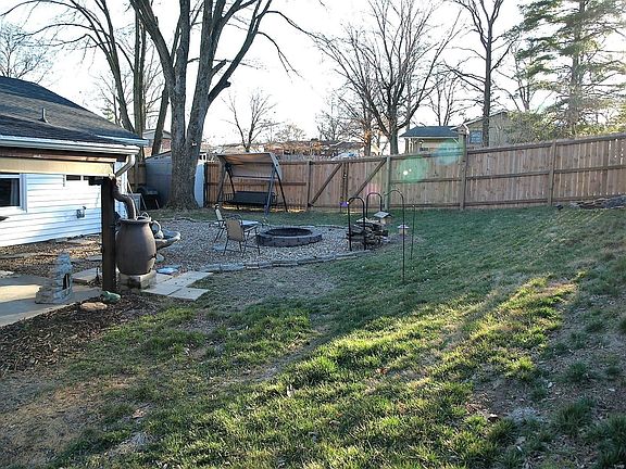 3rd image of 813 Elmhurst Dr