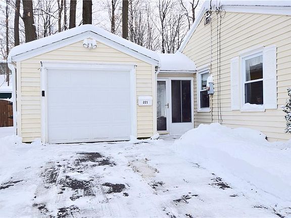 3rd image of 221 N Woodland Dr