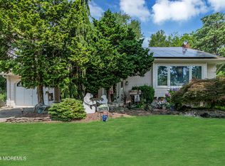 6 Pepperridge Rd, Howell, NJ 07731