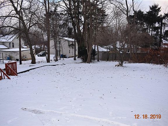 5th image of 23702 Lorain Rd