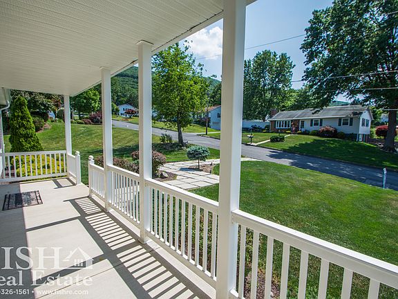 3rd image of 425 Jaculin Ave S