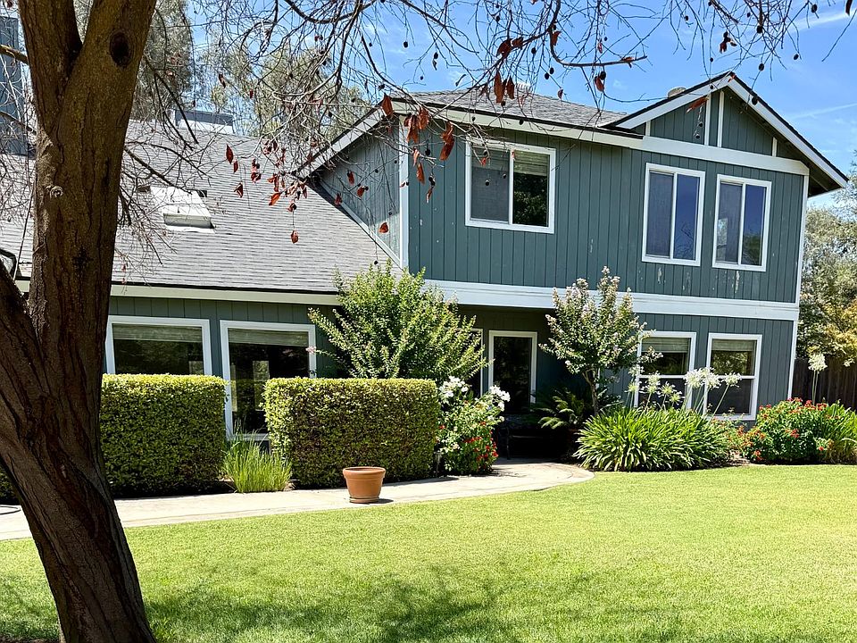 2nd image of 12724 Trieste Dr