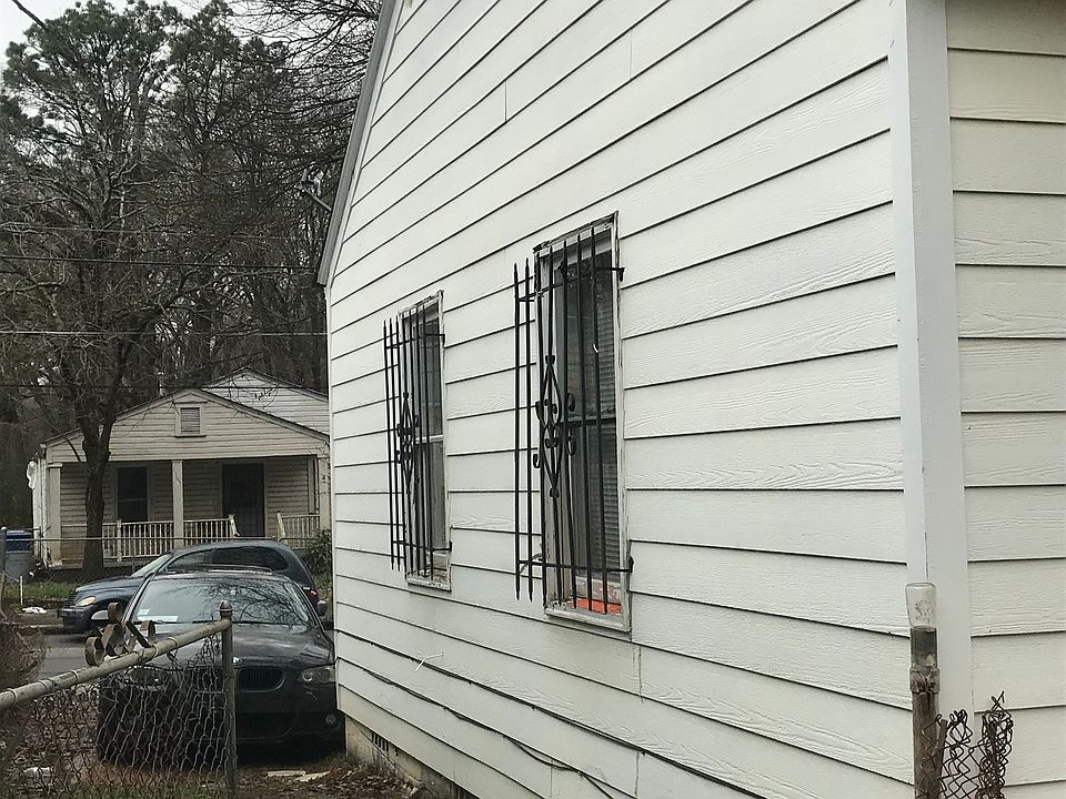 2nd image of 1366 Gault St SE