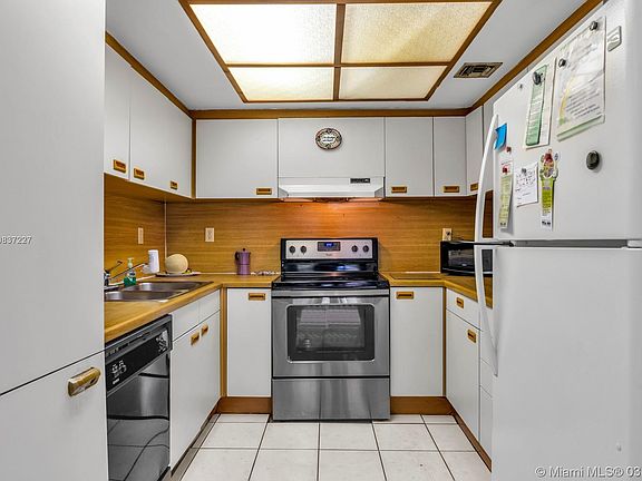 4th image of 9015 SW 125th Ave #N-102