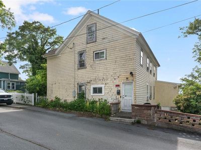 376 N Underwood St, Fall River, MA, 02720