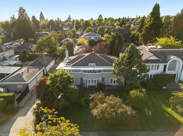 7289 Marguerite St, Vancouver, BC V6P 5G4
