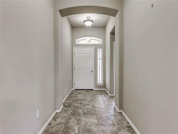 3rd image of 1110 Eaglerock Ln