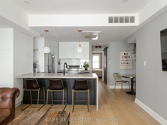 2nd image of 11 Niagara St #21