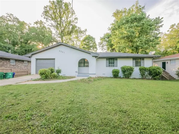 2231 Emerald Castle Dr, Decatur, GA 30035