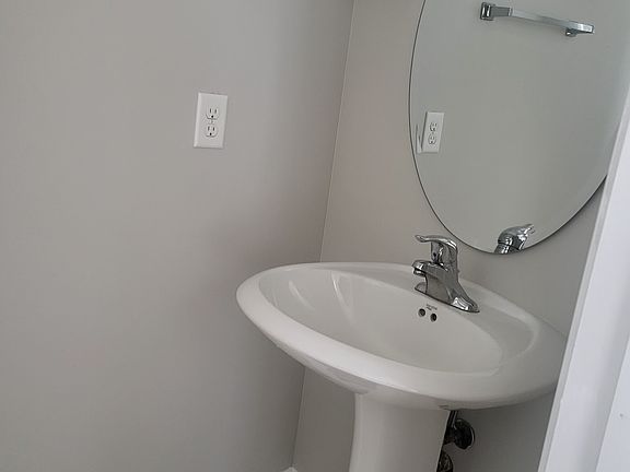 5th image of 1113 Creekside Cir