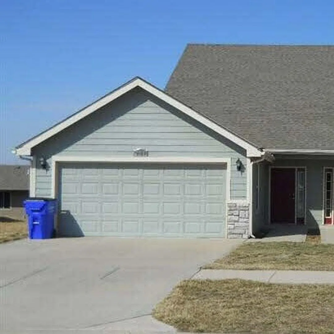 Spacious 3-Bedroom Duplex in Junction City's North Park Area! — Photo 1