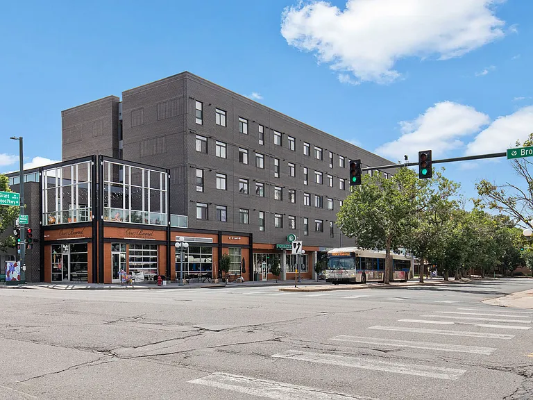 Broadway Lofts — Photo 40