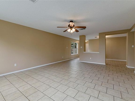 4th image of 2204 Georgian Dr