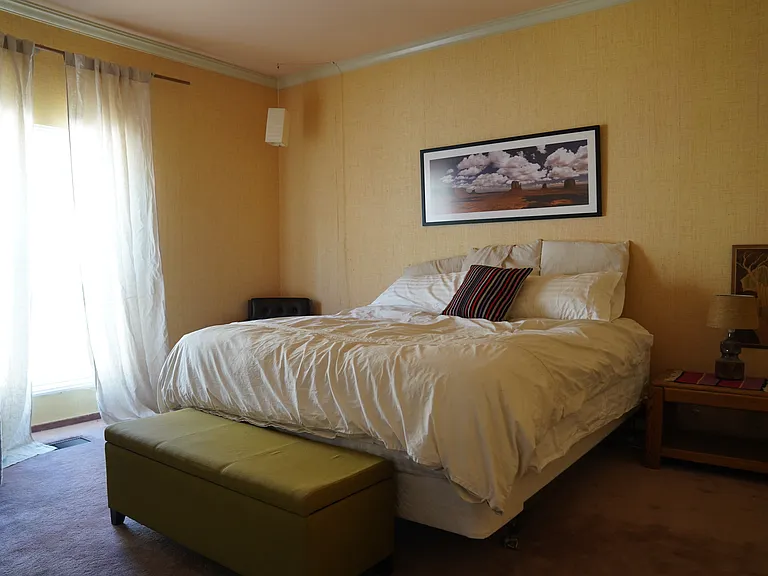 Bedroom 2, King sized bed