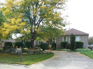 37527 Alpinia Ln, Clinton Township, MI